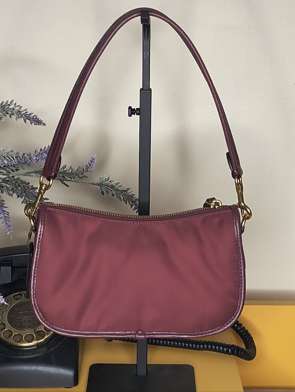 COACH Burgundy Nylon And Leather Shoulder Crossbody Bag In Excellent Condition - Picture 2 of 10